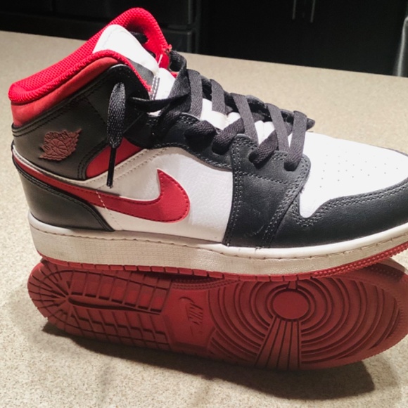 Nike Air Jordan 1 - Picture 5 of 5